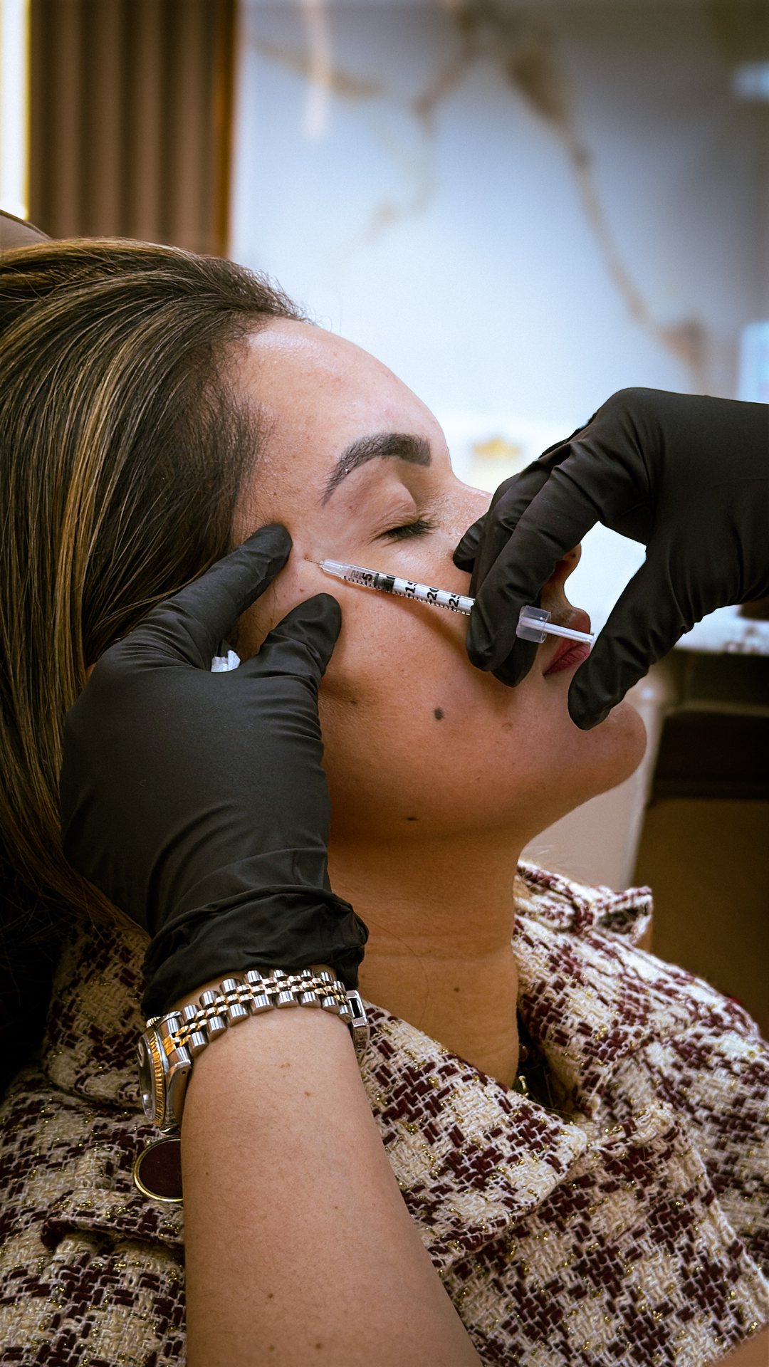 Aplicação de botox em Orlando na clínica EZ Aesthetics & Wellness com a Dra. Stefannia Ezzi